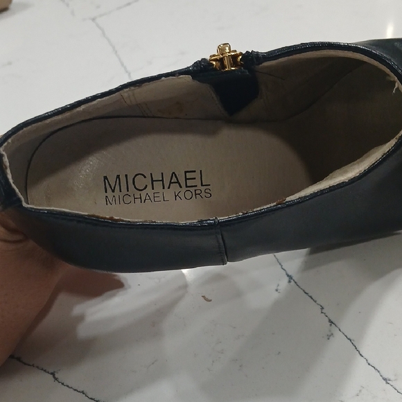 Michael Kors Black Leather Heels Sz7 Gentle Used - Picture 4 of 10